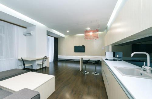 Lypky Apartment | Kreschatik 21 with terrace 2BR