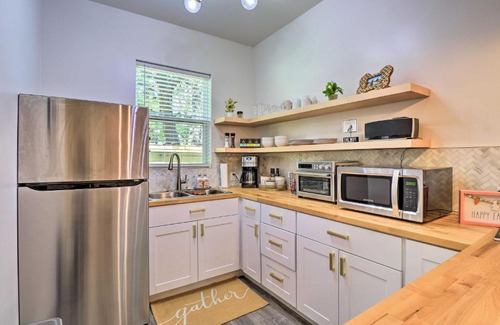Hudson Bend House | Krows Nest - Sunny Cottage with Lake Access!