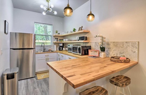 Hudson Bend House | Krows Nest - Sunny Cottage with Lake Access!