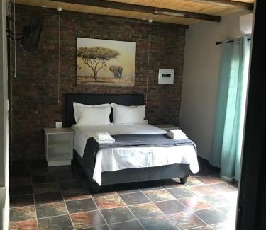 Marloth Park House | Kruger Wild Dog Inn