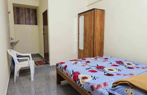 Tiruvannamalai Cabin | Ks rooms near by temple and giripradashan road car parking available
