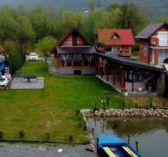Milici House | Kuća za odmor "DRINSKI KONAK" - Zvorničko jezero - Drina