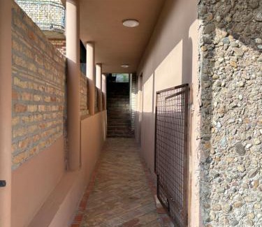 Banatski Karlovac House | Kućica u pesku