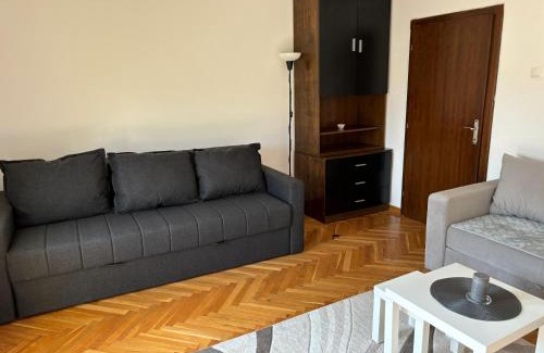 Banatski Karlovac House | Kućica u pesku
