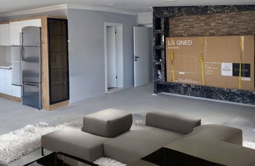 Kusadasi City Centre House | Kuşadası'nın Merkezinde Deniz Manzaralı İçerisi Yeni Yapılmış Daire!
