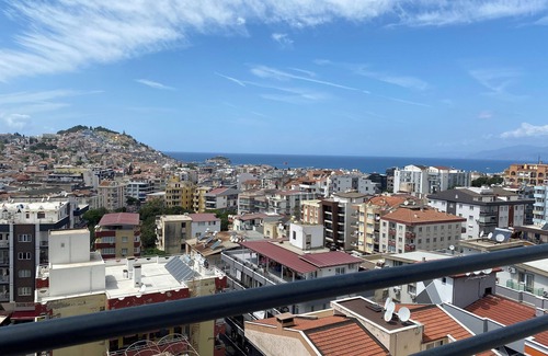 Kusadasi City Centre House | Kuşadası'nın Merkezinde Deniz Manzaralı İçerisi Yeni Yapılmış Daire!