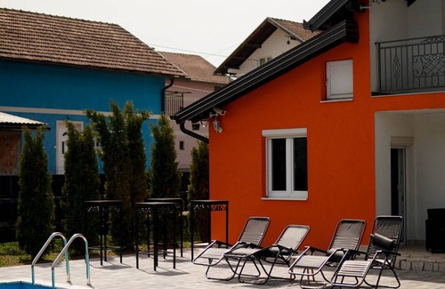 East Sarajevo House | Kuca za odmor Lukavica - House with Swimming Pool