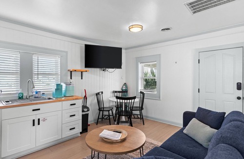 Kure Beach Cottage | Kure Cabana~Cottages @ Kure~ Beach, Fishing, Pool, Walk to Pier, Parking