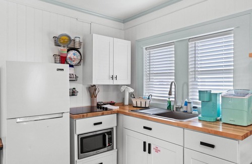 Kure Beach Cottage | Kure Cabana~Cottages @ Kure~ Beach, Fishing, Pool, Walk to Pier, Parking