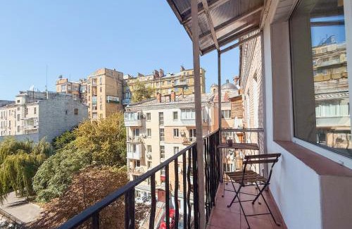 Khreshchatyy Yar Apartment | Kyiv History Apartment