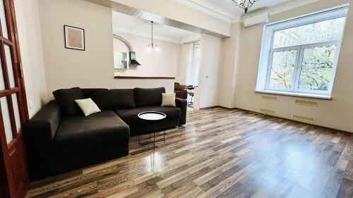 Lypky Apartment | Kyiv Khreschatyk 27 Apartment
