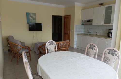Heviz Apartment | Lázár Apartmanok