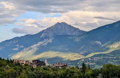 Embrun Apartment | L'École Buissonnière - Embrun