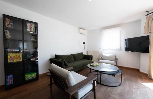 Gares Apartment | L'élégant - Terrasse et climatisation