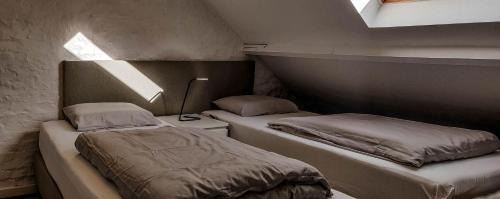 Ieper House | L'Abri - Zolderkamer - Attic Room