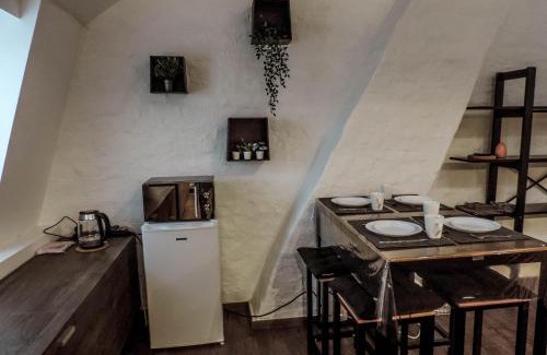 Ieper House | L'Abri - Zolderkamer - Attic Room