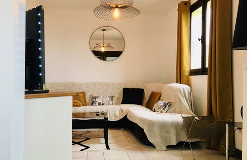 Denneville House | L'Albatros a Large and Beautiful Gîte by the Sea Welcoming Family and Animals
