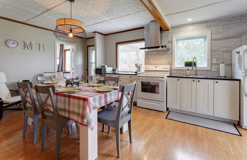 Sainte-Cecile-de-Whitton Ski Chalet | L'Amphora ♥ Lake Access + SPA ✸ Kayak & Sups ✦ Fire Pit