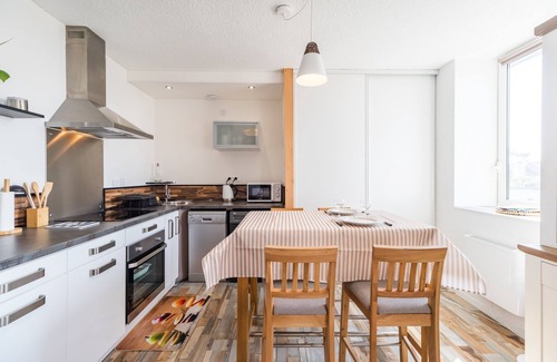 Trebeurden Apartment | L’Armorique - Studio Cosy, Parking Privé
