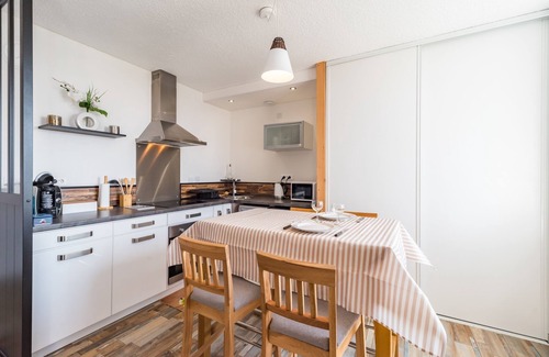 Trebeurden Apartment | L’Armorique - Studio Cosy, Parking Privé