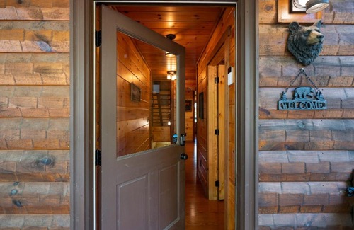 Mineral Bluff House | L Attitude Adjustment - Mineral Bluff GA - Enjoy king suites, a hot tub, a game room, a wood-burning fireplace, and a fenced yar