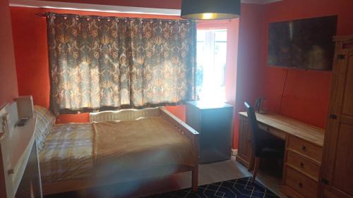 London Borough of Hounslow House | L'Auberge close Syon Lane Station and Heathrow