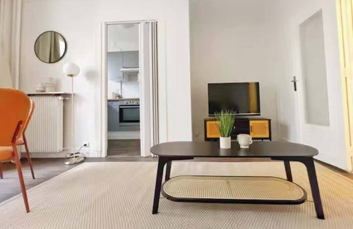20th Arrondissement Apartment | L'Azur du 20ème - apartment with balcony