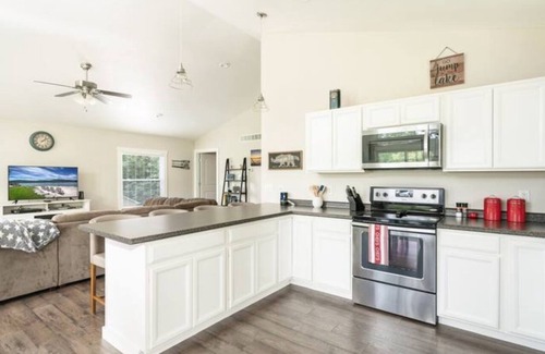La Follette House | 🌟🔅L&D’s Lakeview retreat @ Norris 🔅🌟