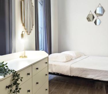 Secteur 2 Apartment | L'Eclat - Hypercentre / Quai de Grenoble