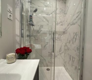 Magenta Apartment | L'Effervescence