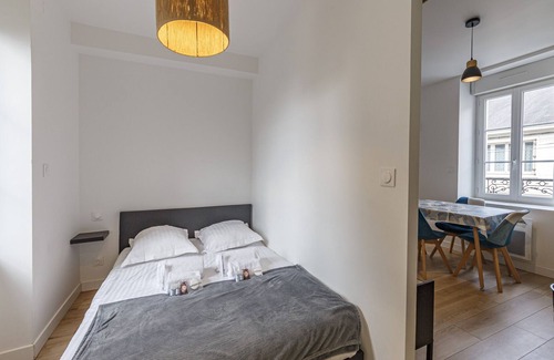 Laval Apartment | L'envolée - Appartement à 300m de la gare de Laval