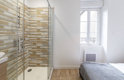 Laval Apartment | L'envolée - Appartement à 300m de la gare de Laval