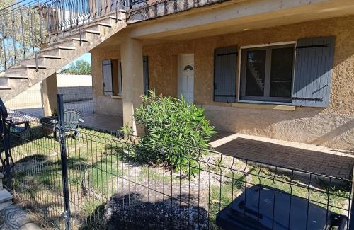 Pernes-les-Fontaines Apartment | L'Escale Pernoise, 2-6 personnes