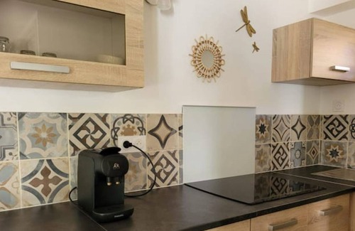 Baron Apartment | L'hacienda de Baron : Gîte Avec Jardin et Piscine