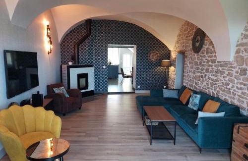 Montaigu Apartment | L'INATTENDU Vue imprenable,clim,parking avec borne de recharge, ménage inclus
