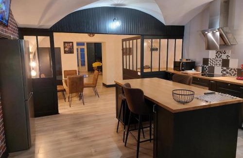 Montaigu Apartment | L'INATTENDU Vue imprenable,clim,parking avec borne de recharge, ménage inclus