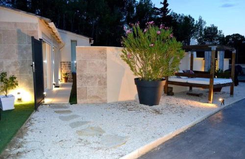 Beaumont-de-Pertuis Bed & Breakfast | L instant Magique