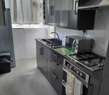 Bilston House | L & J Escapes - 8 Bedrooms suitable for Contractors and Families- Private parking available for 6 vehicles