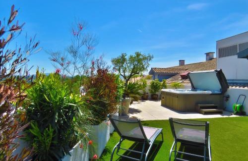 Bayonne Apartment | L'OASIS - Loft standing - Terrasse Rooftop - Jacuzzi Spa - Parking
