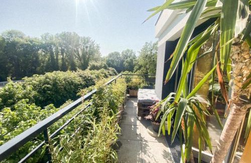 Vaires-sur-Marne Apartment | L'Olympique: appartement cosy, vue canal grande terrasse et parking