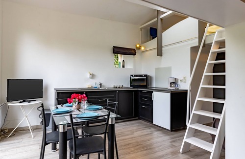Saint-Romain-la-Virvee Apartment | L'Orée des Vignes – Apartment with Terrace and Shared Pool in Saint-Romain-la-Virvée