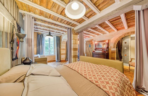 Noaillan Bed & Breakfast | L’Orée de Lansot – Romance Room in a Peaceful, Green Setting