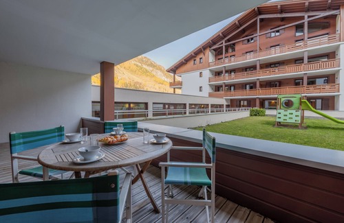 Vallorcine Apartment | l'Ours Bleu B01 - Ski in Ski out, Vallorcine (Argentiere), France