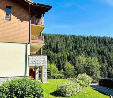 Crest-Voland Apartment | L'Ourson aux pieds des pistes & piscine chauffée