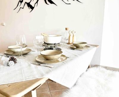 Crest-Voland Apartment | L'Ourson aux pieds des pistes & piscine chauffée