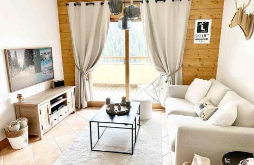 Crest-Voland Apartment | L'Ourson aux pieds des pistes & piscine chauffée
