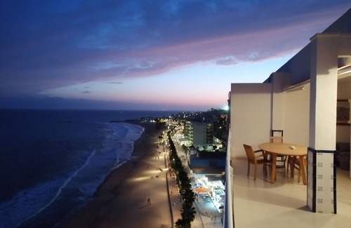 Villajoyosa Apartment | L&Z 6-person Penthouse by the sea and beach with beautiful views.