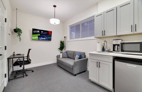 East Stroudsburg Apartment | L204 · The Lack - Queen Suite - A04