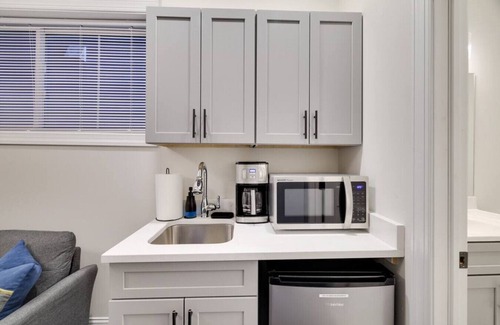 East Stroudsburg Apartment | L204 · The Lack - Queen Suite - A04
