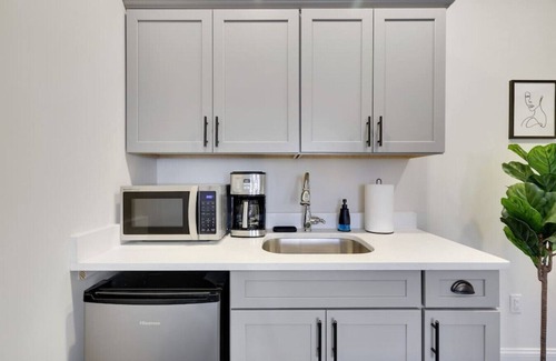 East Stroudsburg Apartment | L303 · The Lack - Queen Suite - B03